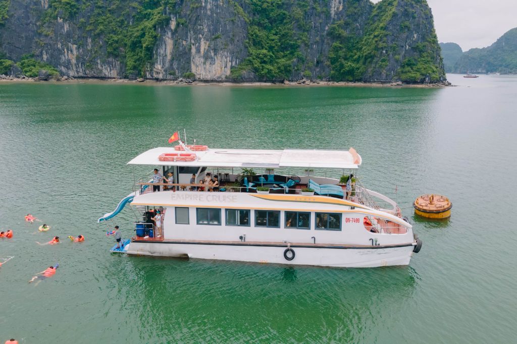 Du thuyền 1/2 ngày Vịnh Lan Hạ – Trải nghiệm không thể bỏ lỡ khi nghỉ tại Flamingo Cát Bà