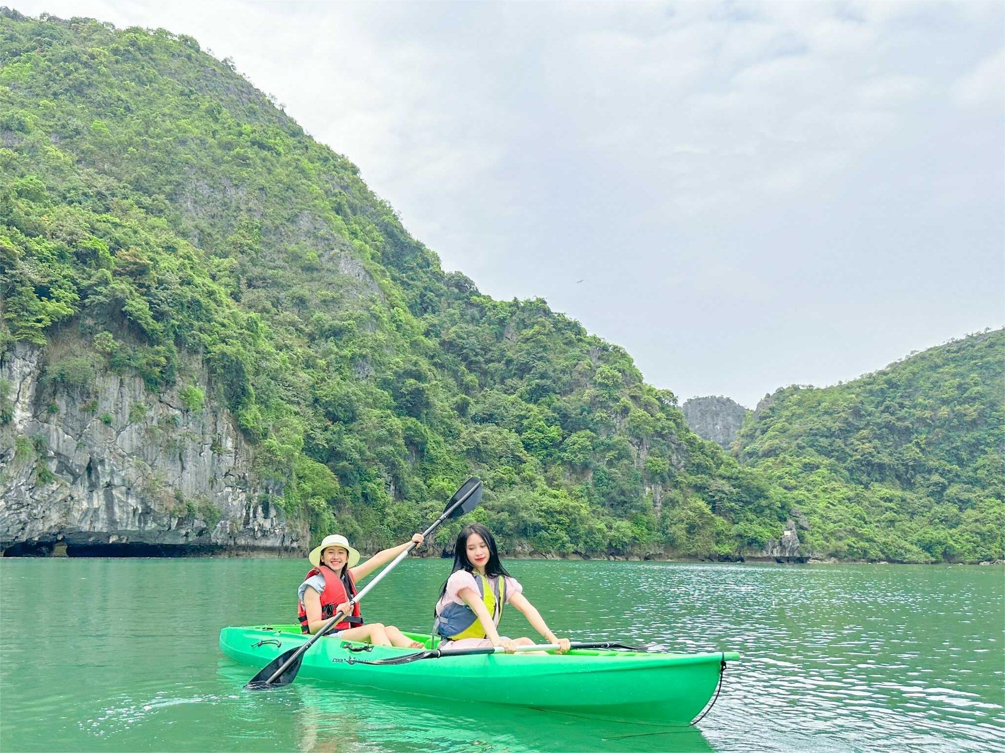 Du thuyền 1 ngày khám phá vịnh Lan Hạ - Du thuyền Dream Cruise 5* Du thuyền 1 ngày khám phá vịnh Lan Hạ - Du thuyền Dream Cruise 5*