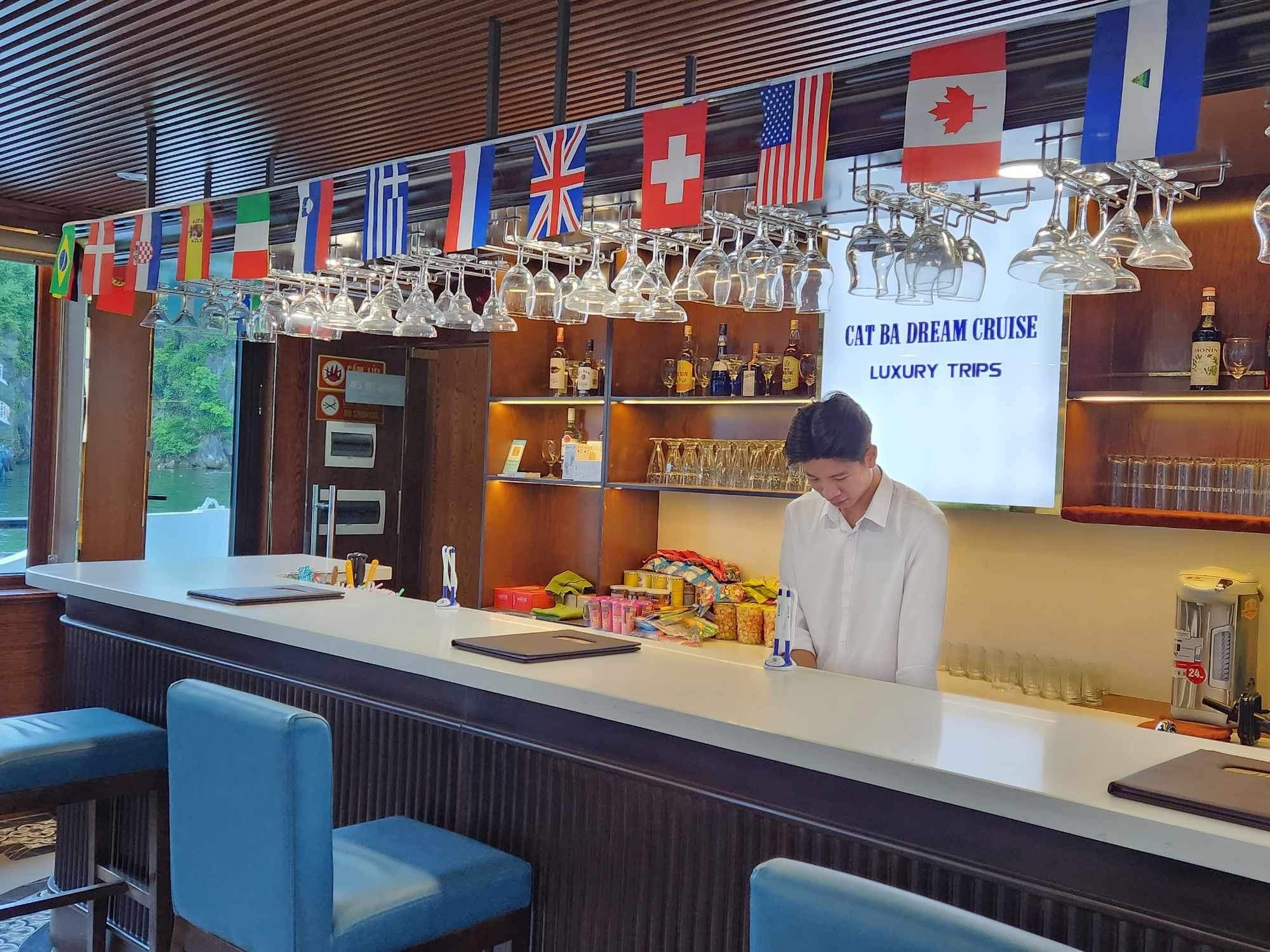 Du thuyền 1 ngày khám phá vịnh Lan Hạ - Du thuyền Dream Cruise 5* Du thuyền 1 ngày khám phá vịnh Lan Hạ - Du thuyền Dream Cruise 5*