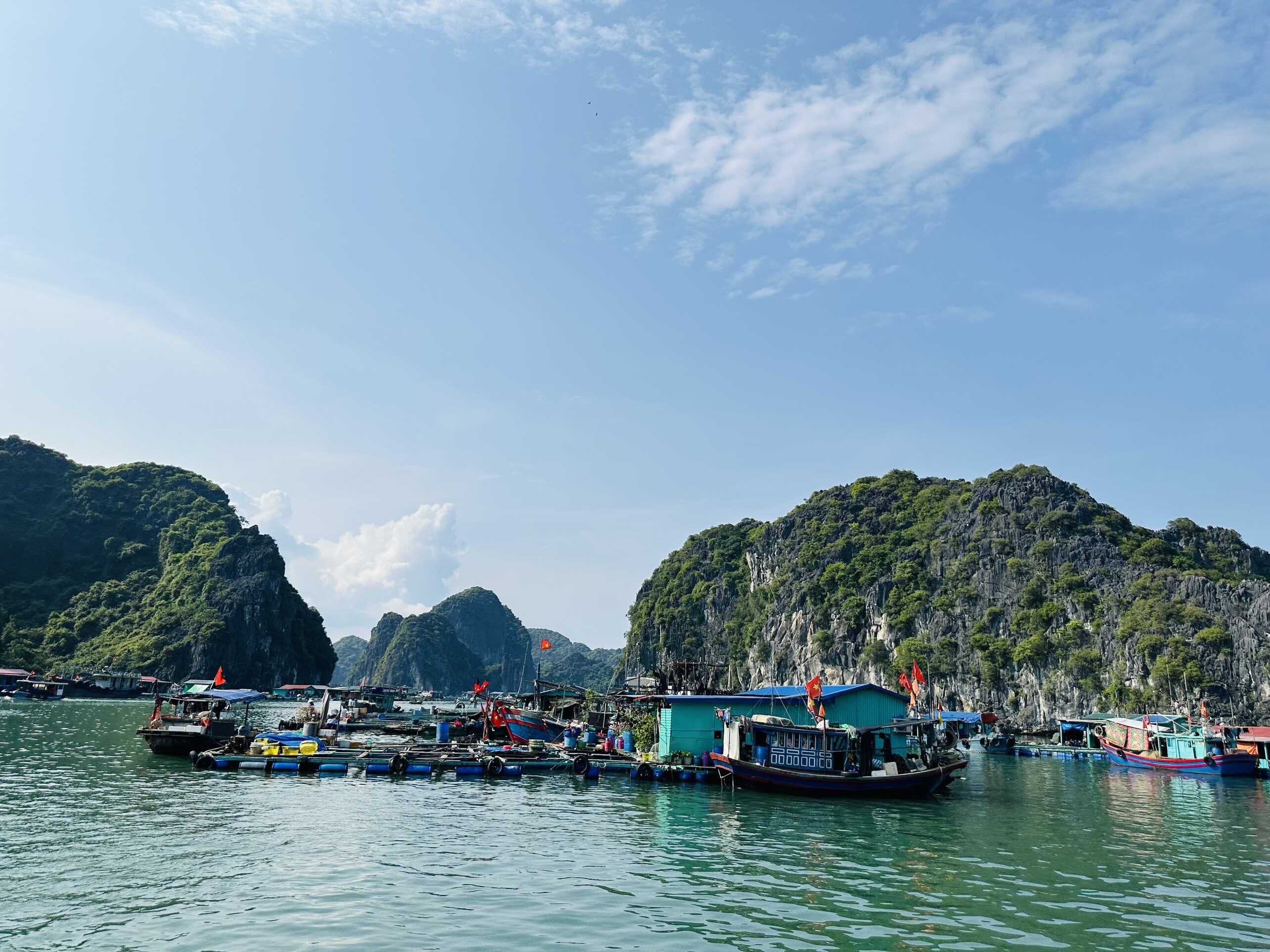 Du thuyền 1 ngày khám phá vịnh Lan Hạ - Du thuyền Dream Cruise 5* Du thuyền 1 ngày khám phá vịnh Lan Hạ - Du thuyền Dream Cruise 5*