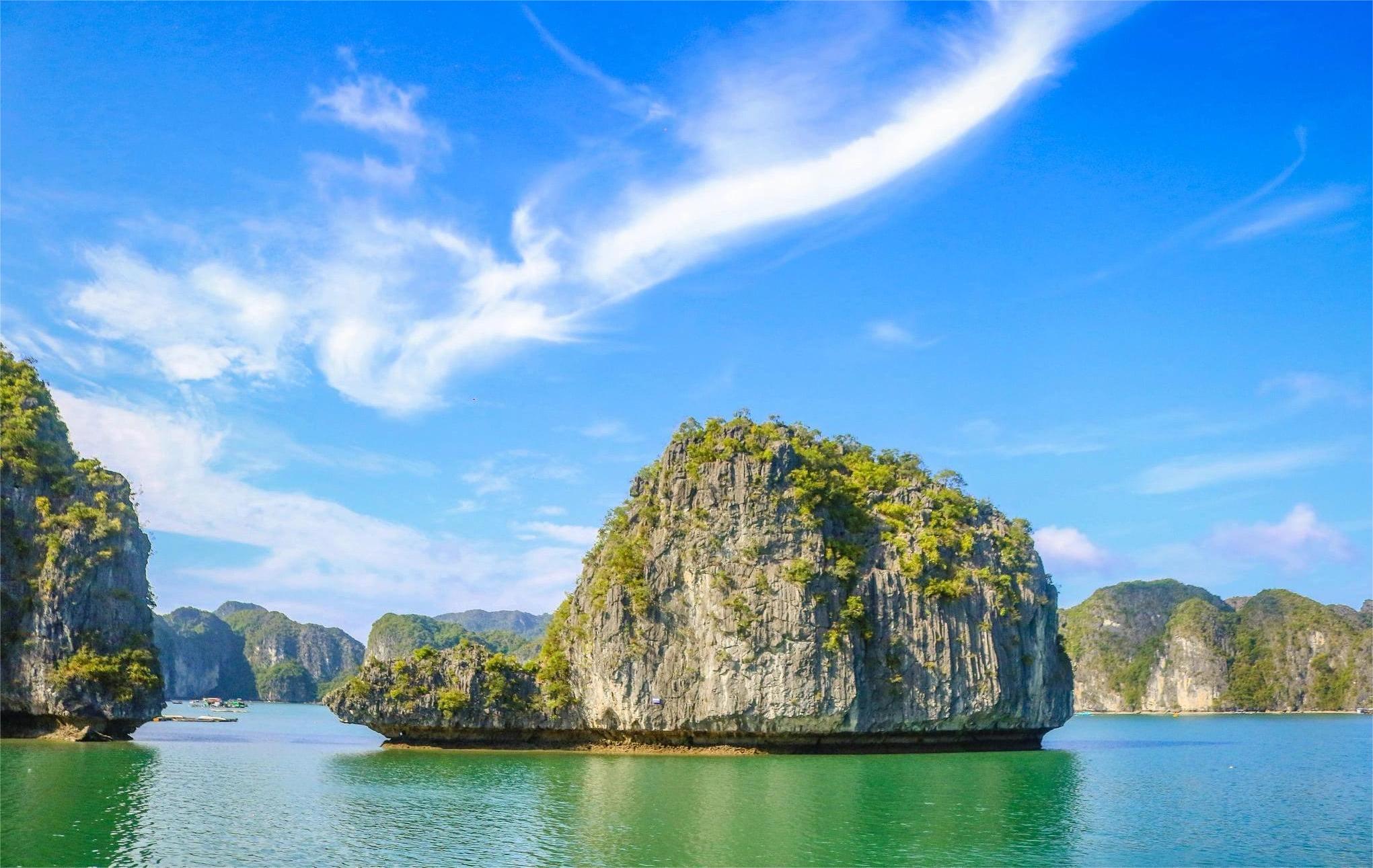 Du thuyền 1 ngày khám phá vịnh Lan Hạ - Du thuyền Dream Cruise 5* Du thuyền 1 ngày khám phá vịnh Lan Hạ - Du thuyền Dream Cruise 5*