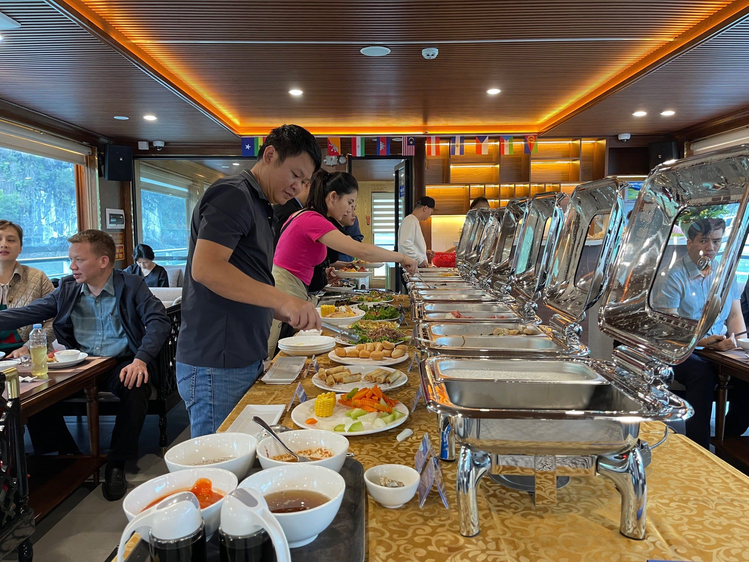 Du thuyền 1 ngày khám phá vịnh Lan Hạ - Du thuyền Dream Cruise 5* Du thuyền 1 ngày khám phá vịnh Lan Hạ - Du thuyền Dream Cruise 5*