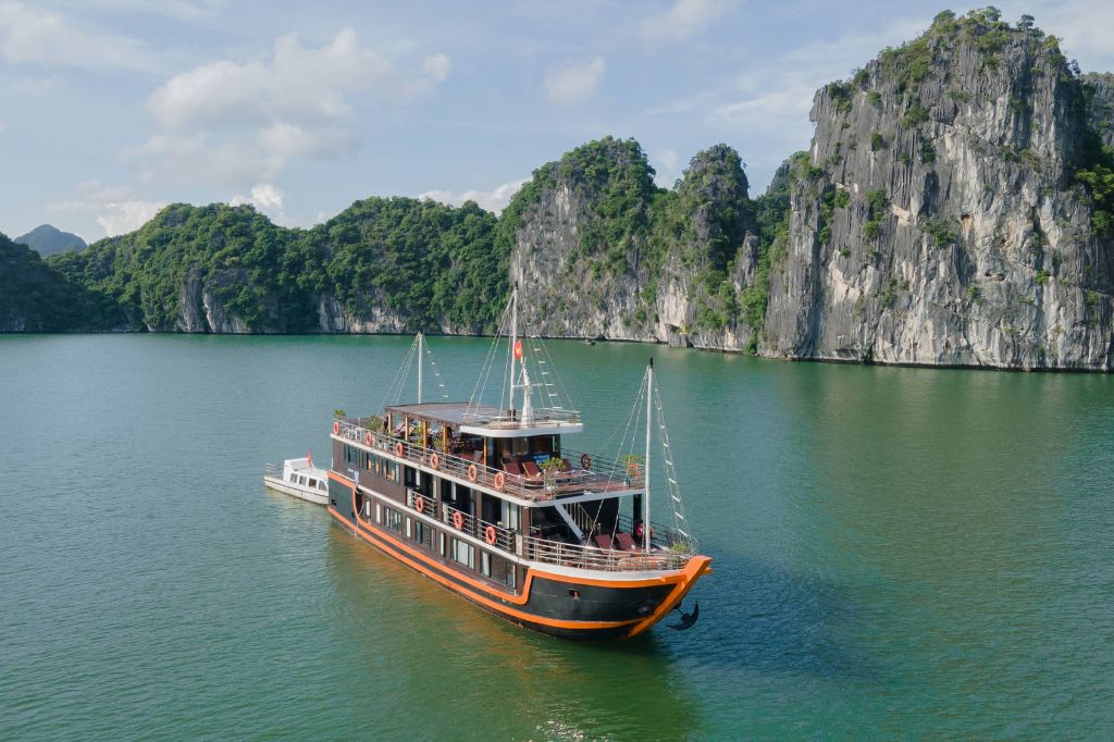 Du thuyền vịnh Lan Hạ 2 ngày 1 đêm - Boutique Cruise 4 sao Du thuyền vịnh Lan Hạ 2 ngày 1 đêm - Boutique Cruise 4 sao