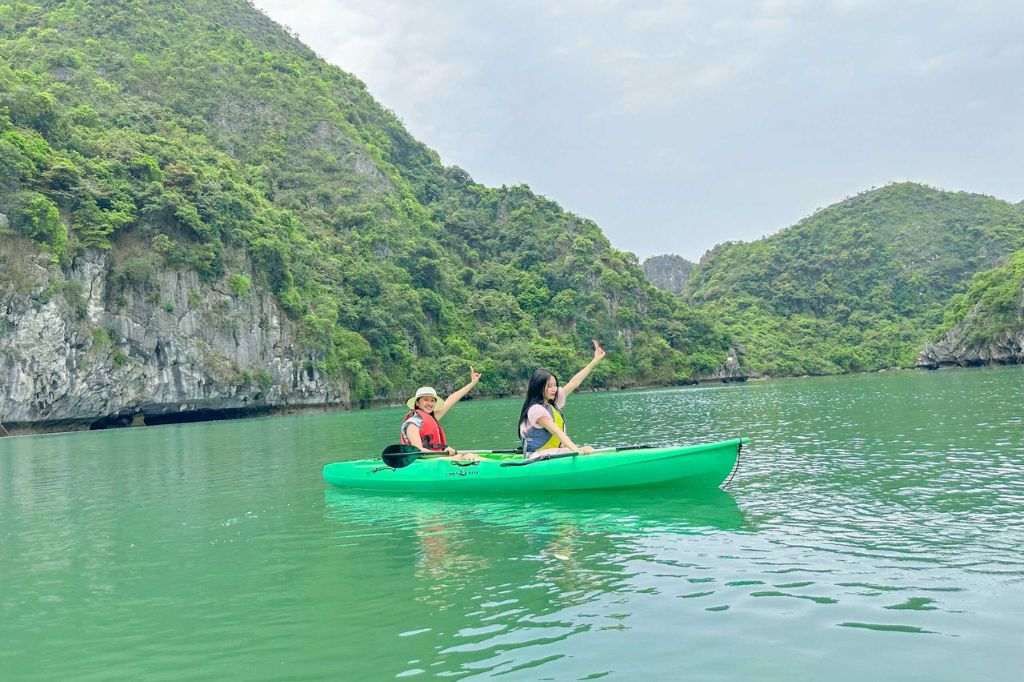 Du thuyền vịnh Lan Hạ 2 ngày 1 đêm - Boutique Cruise 4 sao Du thuyền vịnh Lan Hạ 2 ngày 1 đêm - Boutique Cruise 4 sao