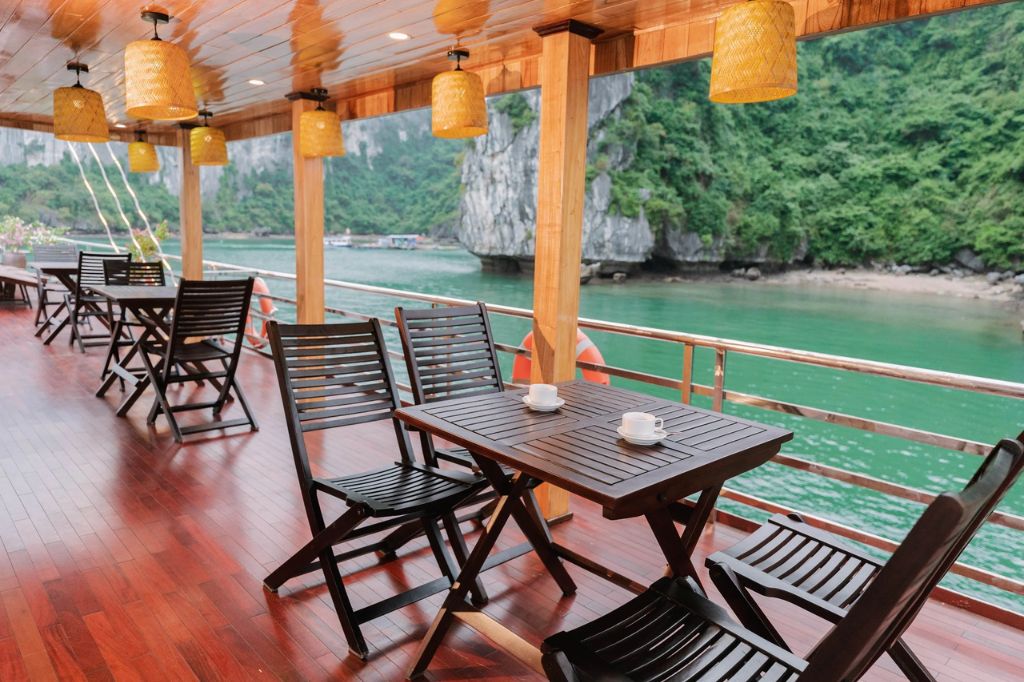 Du thuyền vịnh Lan Hạ 2 ngày 1 đêm - Boutique Cruise 4 sao Du thuyền vịnh Lan Hạ 2 ngày 1 đêm - Boutique Cruise 4 sao