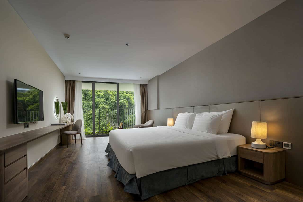 🛏️Phòng Deluxe View Núi Flamingo Cát Bà (👨‍👨‍👧2 Người lớn + 1 Trẻ em)