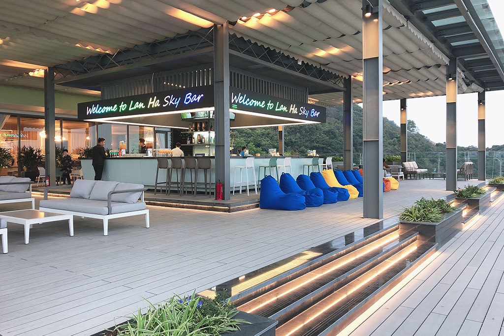 Lan Ha Sky Bar Flamingo Cat Ba