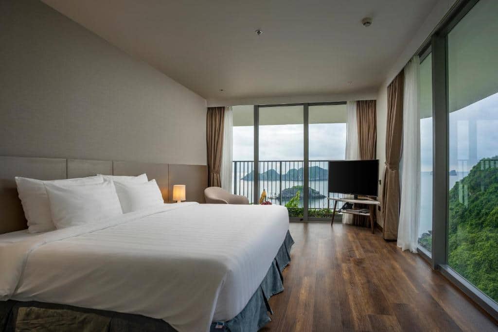 Phòng Deluxe Ocean View Flamingo Cát Bà Resort