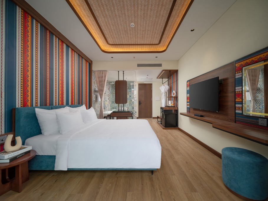 Deluxe King Flamingo Tan Trao Resort 7