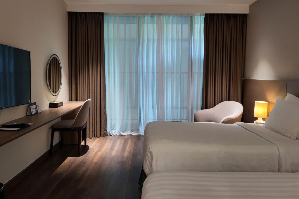 Deluxe No View Flamingo Cat Ba Resort 1