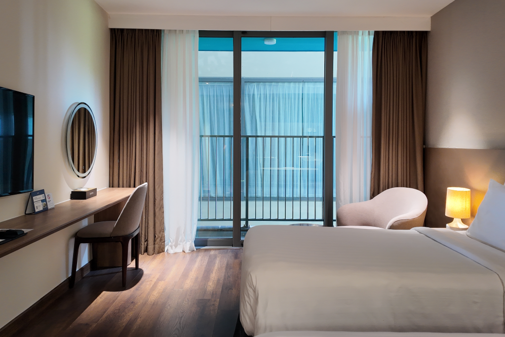 Deluxe No View Flamingo Cat Ba Resort 1