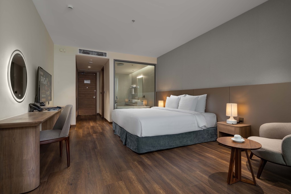 Deluxe Ocean View Flamingo Cat Ba Resort 4 2