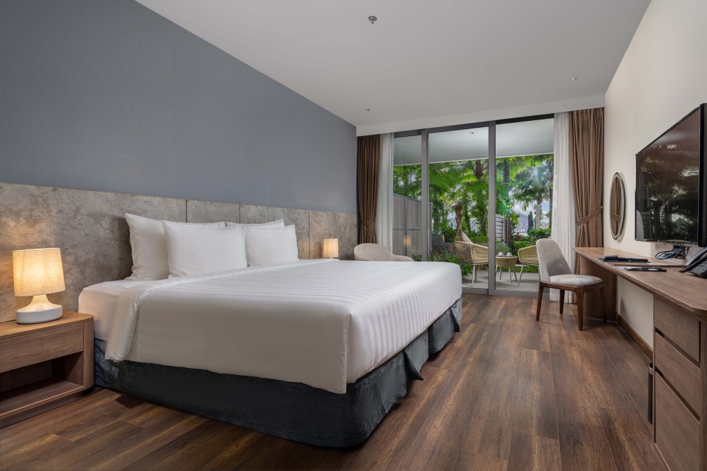 Premier Beachfront Flamingo Cat Ba Resort 1 4