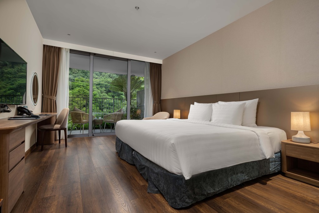 Premier Mountain View Flamingo Cat Ba Resort6 2