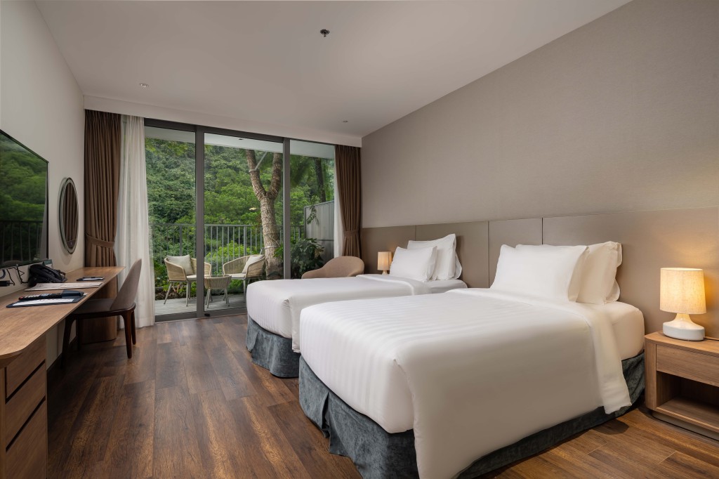Premier Mountain View Flamingo Cat Ba Resort6 4